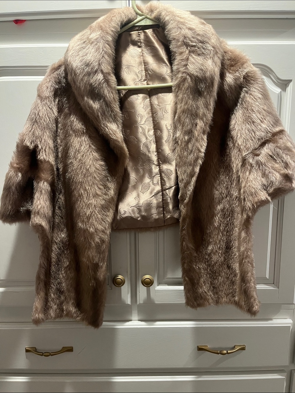 Vintage Regina Glenara by Glenoit tan faux fur cape